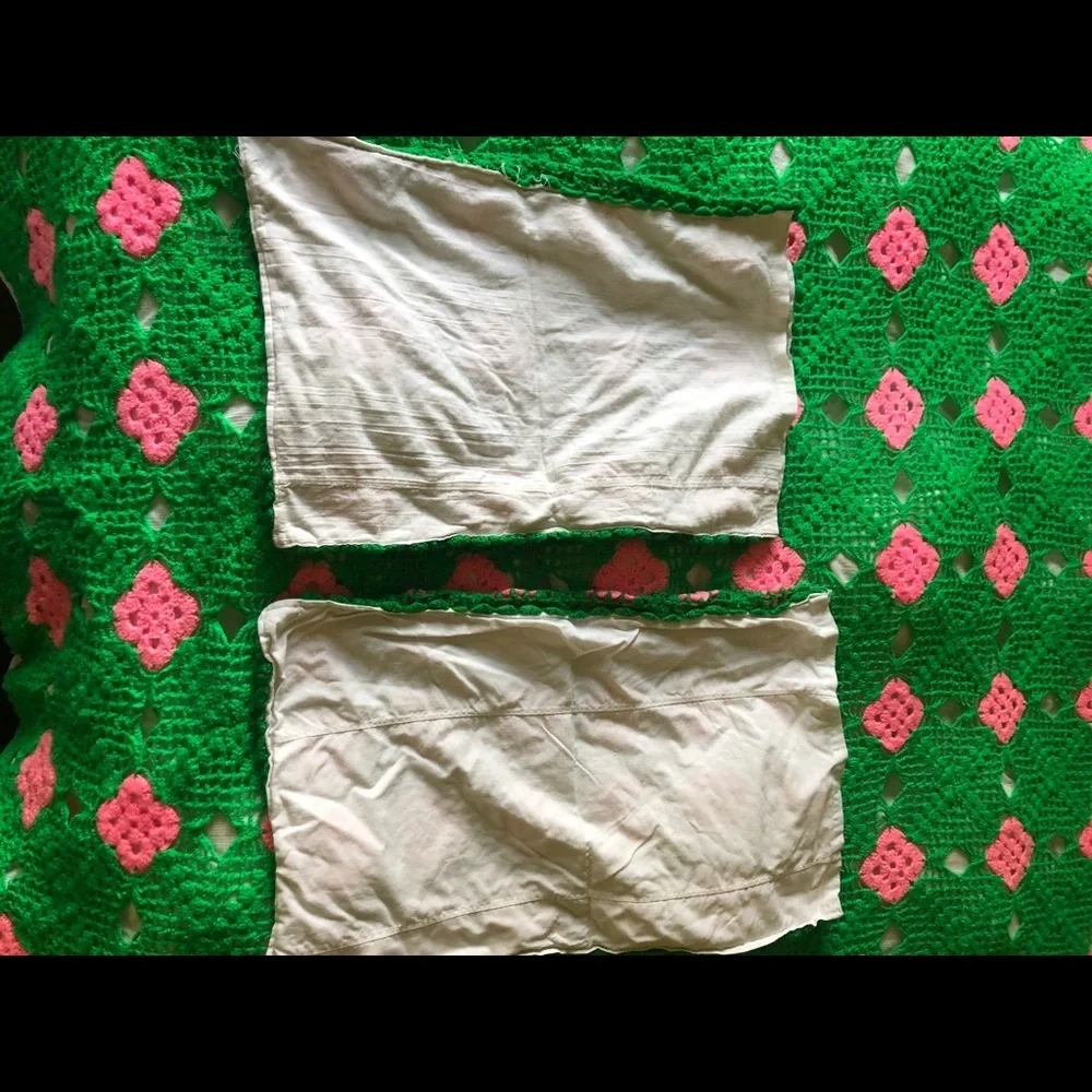 Vintage crochet bedding\blanket w pillowcases
